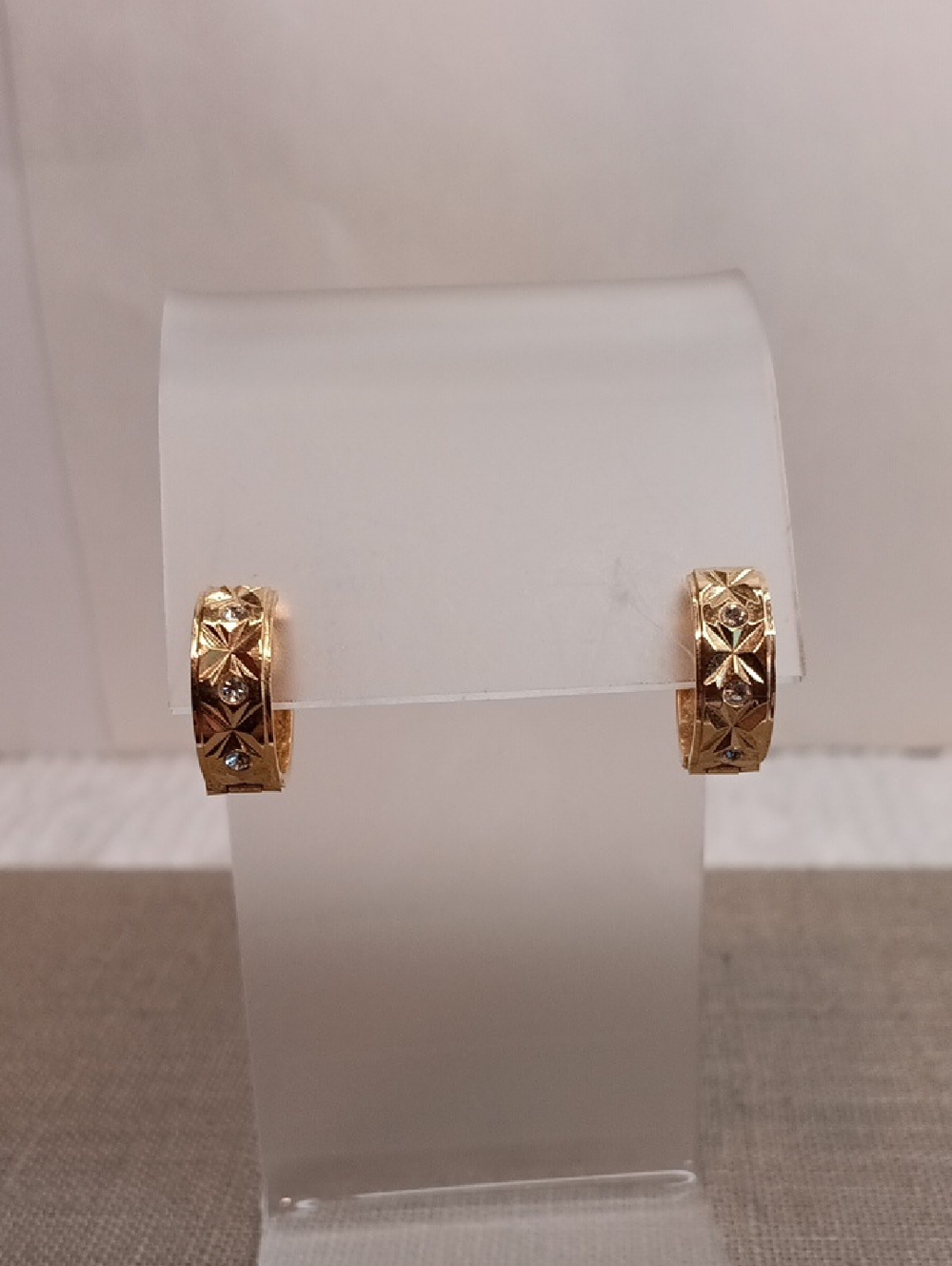 Gold-Tone Star Pattern Hoop Reversible Pierced Earrings Vintage
